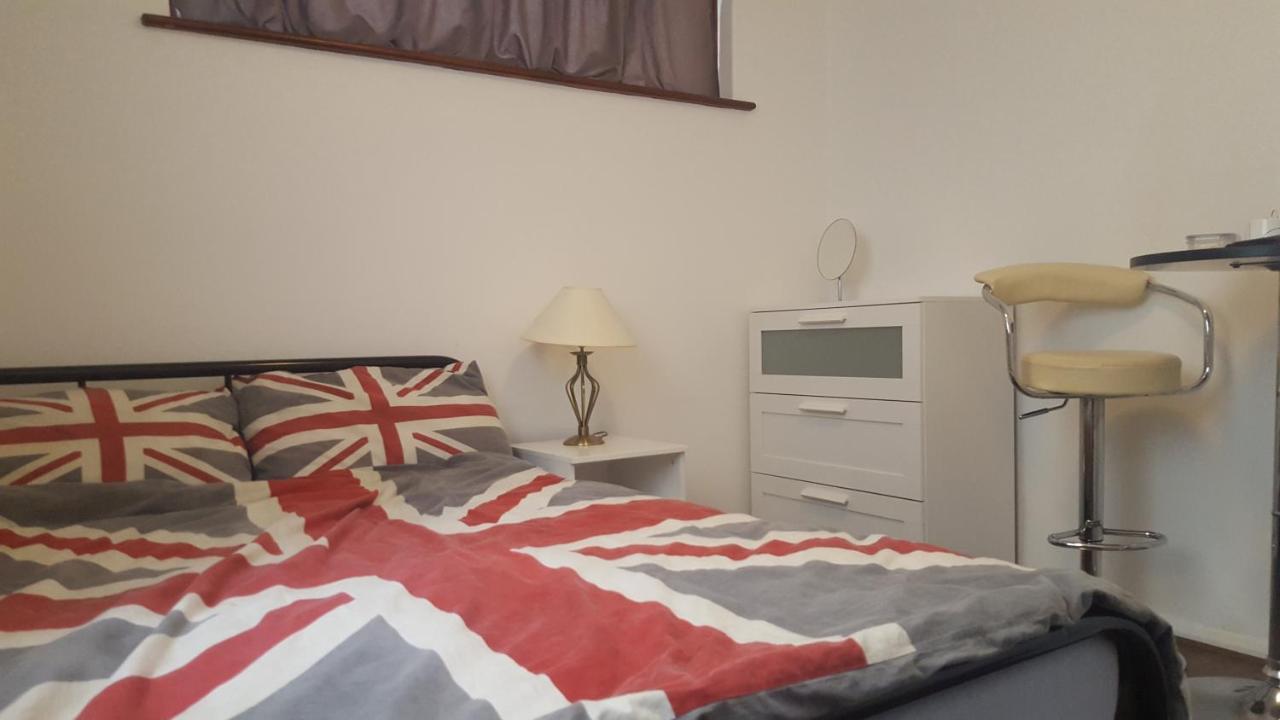 The Heart Of Stratford..! Hotel ลอนดอน ภายนอก รูปภาพ